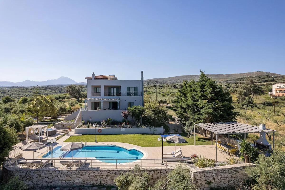 Villa Kyveli Loutra Екстериор снимка