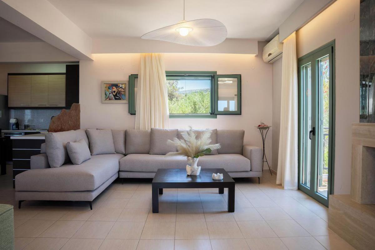 Villa Kyveli Loutra Екстериор снимка